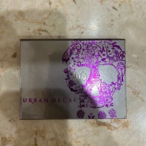 Urban Decay Eyeshadow Palette “Beauty with an Edge”